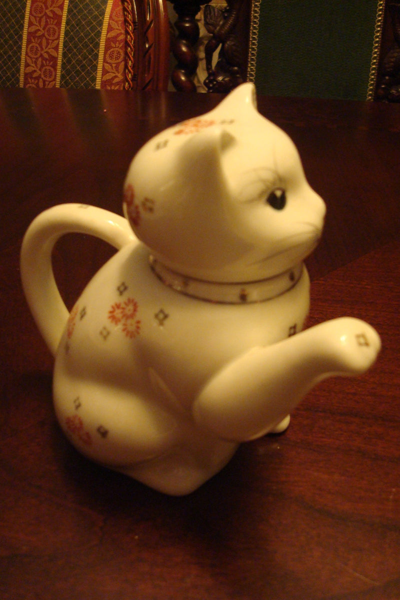 Chinese Lucky Kitty teapot, ceramic, super cute, 5" tall[a12]