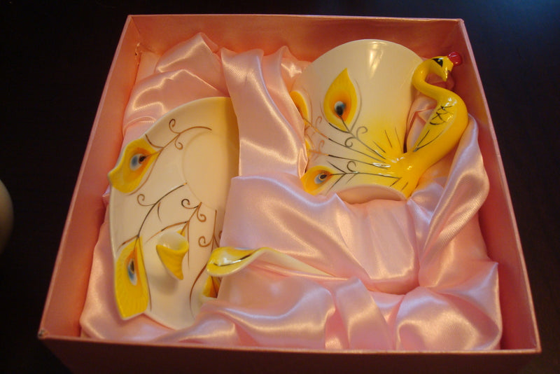 Beautiful cup and saucer from the Peacock Collection, cup ,saucer and spoon orig