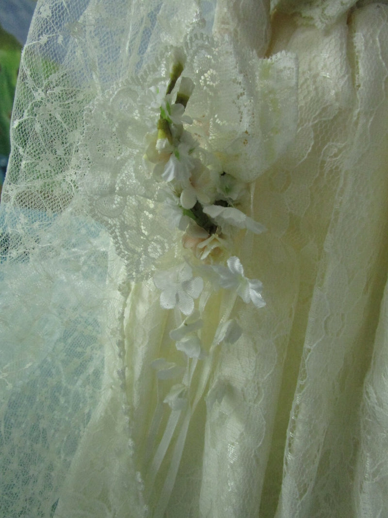 1990s Seymour Mann Connoiseur bride doll, 17" WHITE LACED RIBBONS LONG TRAIN