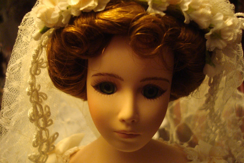 1990s Seymour Mann Connoiseur bride doll, 17" WHITE LACED RIBBONS LONG TRAIN