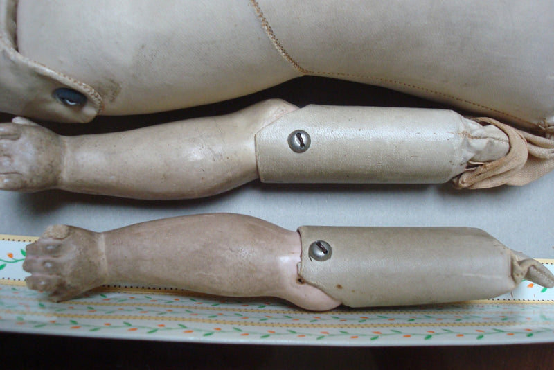 1950S K & R, Kämmer & Reinhardt, shoulder head compo, jointed, leather body, 23"