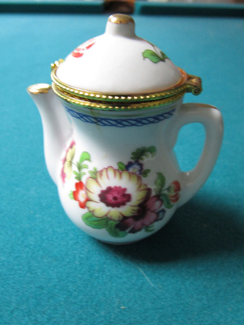 Pill Box tea pot, 3 1/2" RARE