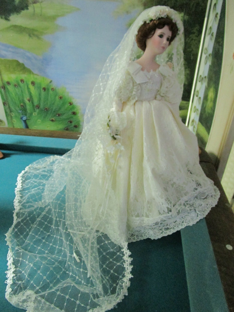 1990s Seymour Mann Connoiseur bride doll, 17" WHITE LACED RIBBONS LONG TRAIN