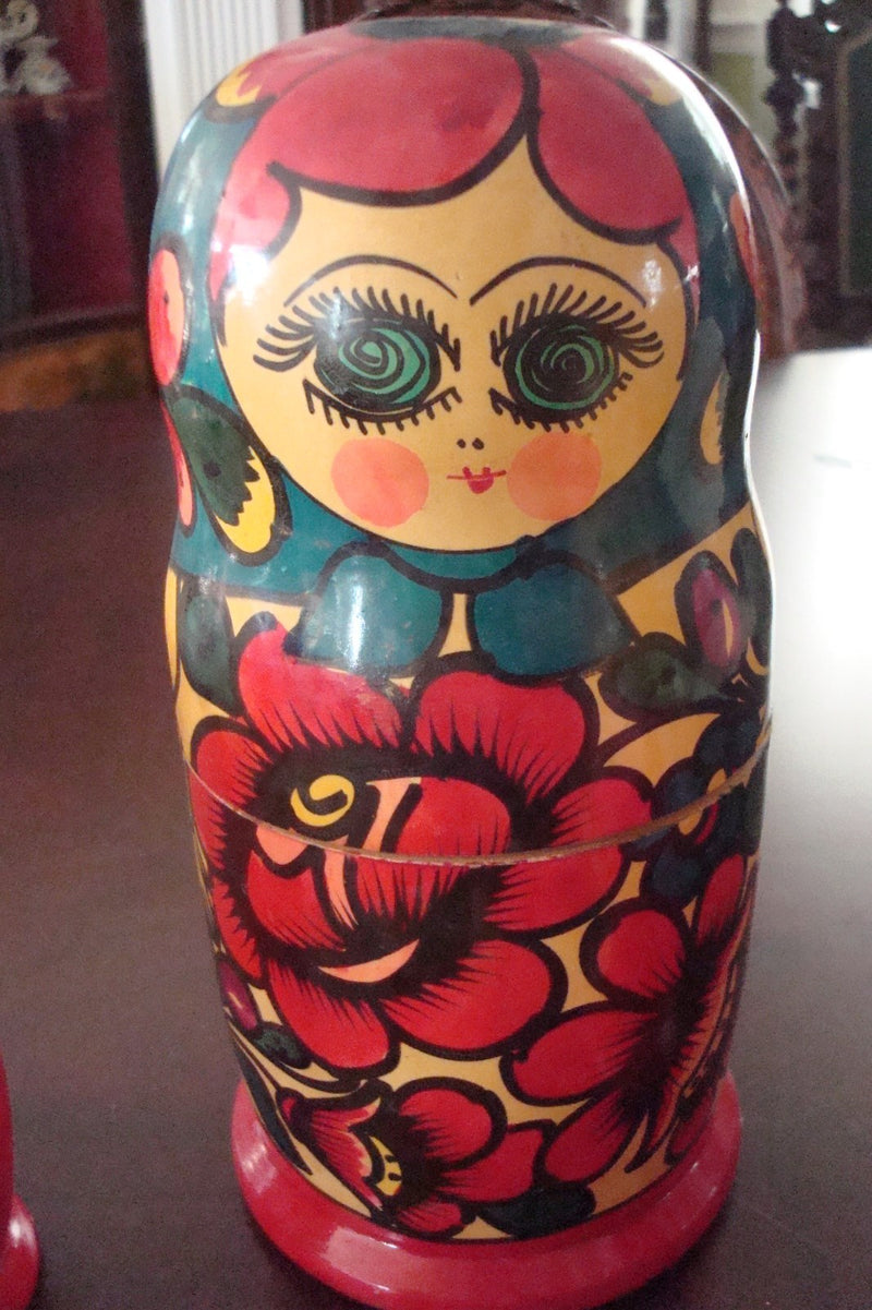 Russian nesting dolls 6 pieces, principal doll measures 8 1/2" original