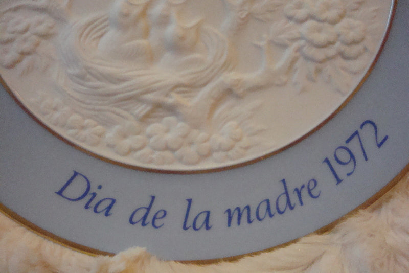 Lladro Collector Plate, hand made in Spain, "Dia de la Madre 1972", Mothers Day