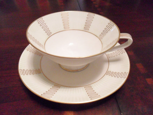 Hutschenreuther Bavaria Selb Germany Cup & Saucer Light Green Decor [58]