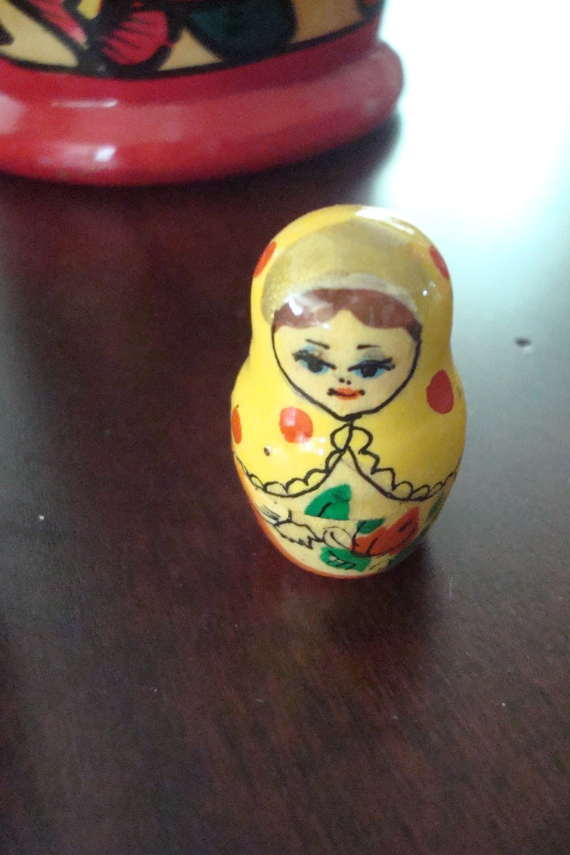 Russian nesting dolls 6 pieces, principal doll measures 8 1/2" original