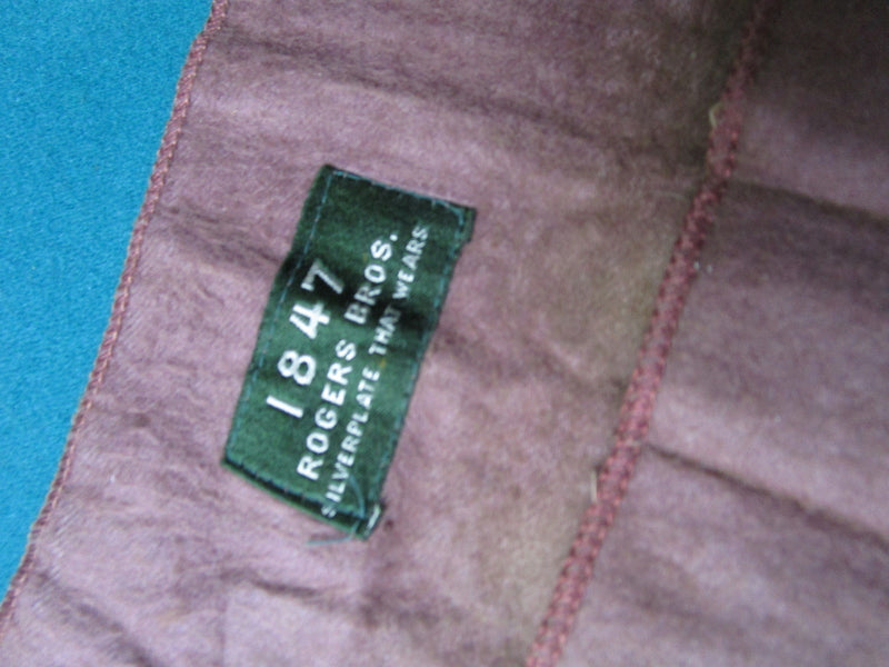 Vintage 6 Rogers 1881 silverplate knives in velvet cover