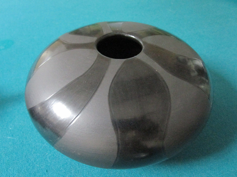 Antonia Zombori Handmade in Hungary BUFF SEED VASE 4 X 6 1/2" RARE