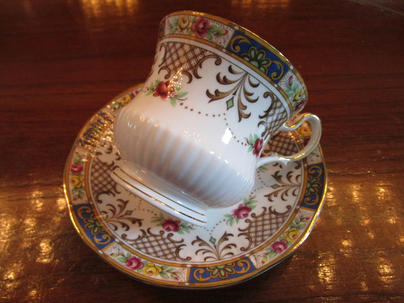 Queens Rosina, England, Kenilworth pattern, garland,  cup and saucer orig [86c]