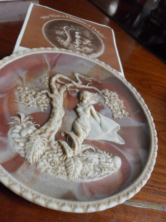 Incolay Studios CA, "She was a Fanthom of Delights" collector plate  NIB[am2]