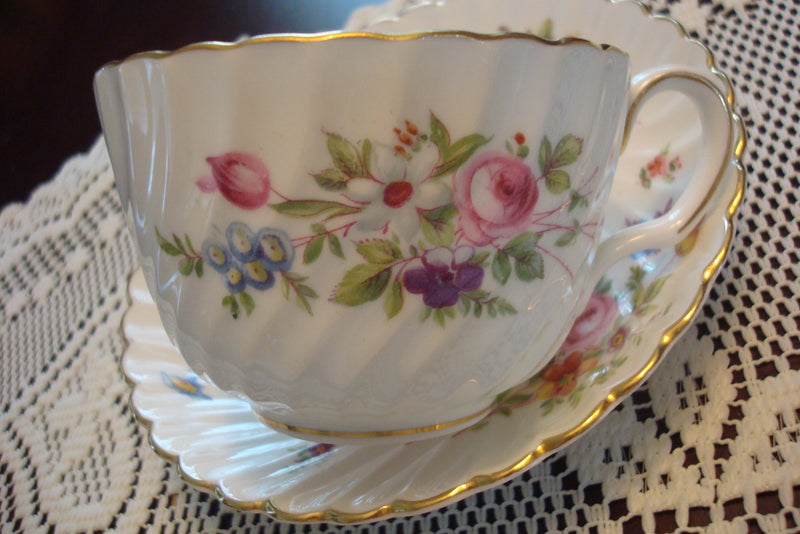 Mintons England "Marlow" pattern Tea Cup & Saucer, beautiful colors & gold [83C]