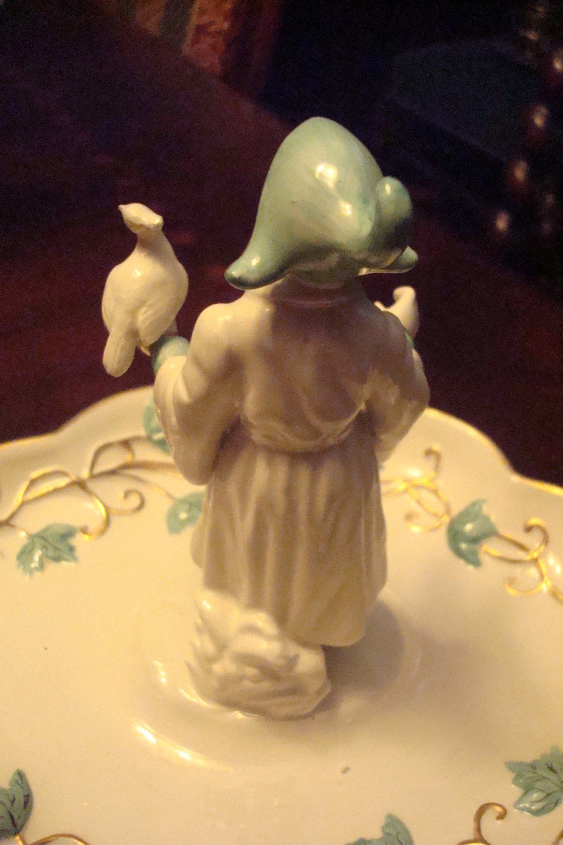 Italian ceramic jewelry holder, decorated with blue flowers and gold[7]