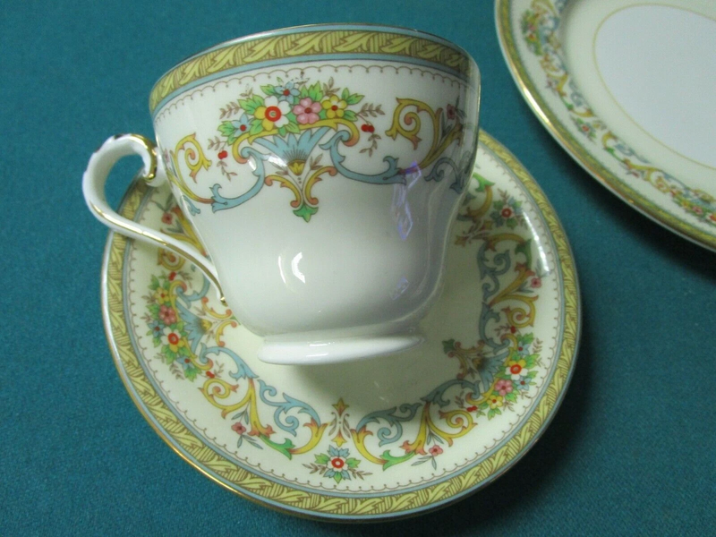 Aynsley England "Henley " Pattern, 5 Pieces Set Original