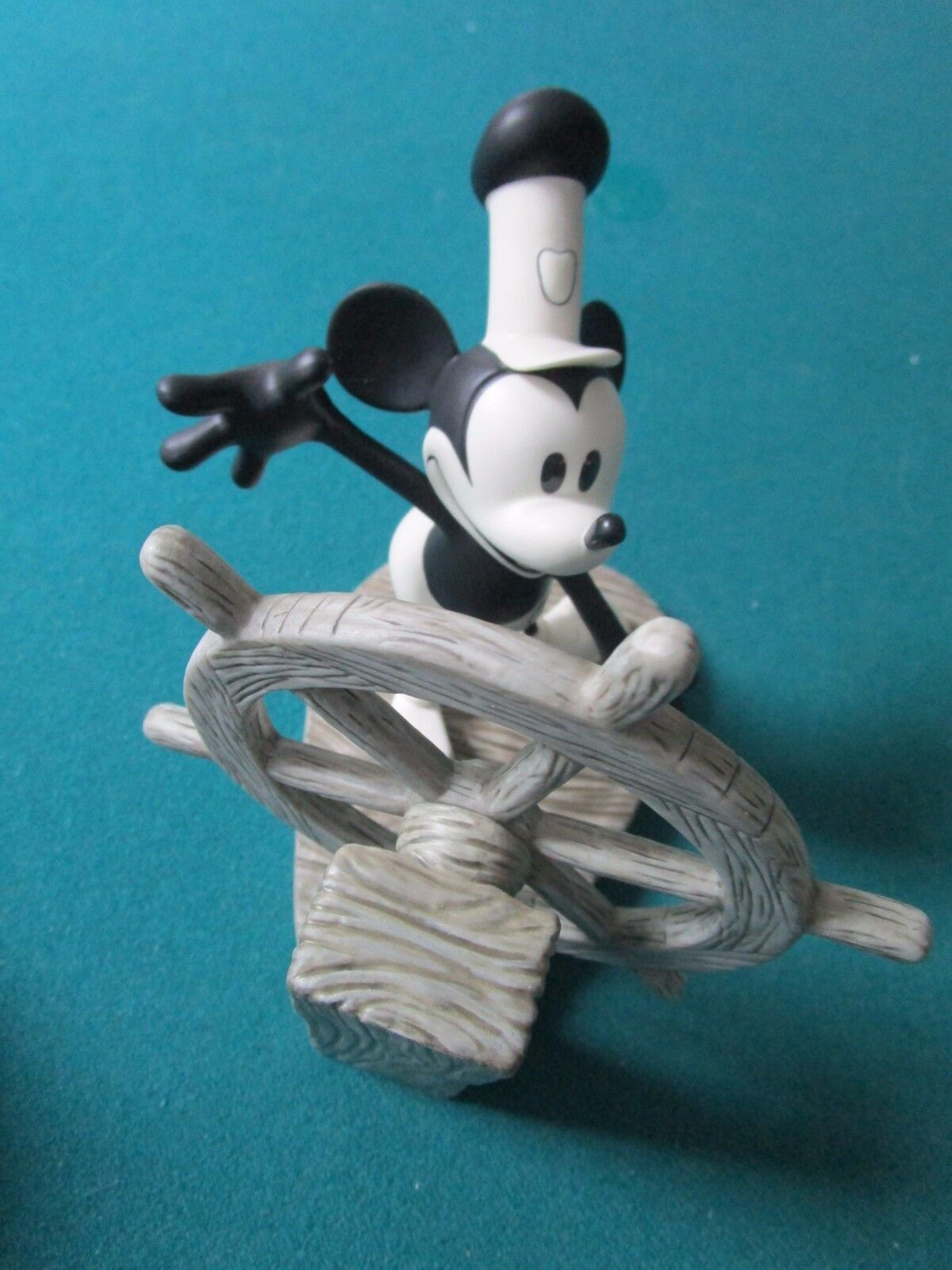 WALT DISNEY'S CLASSICS "STEAMBOAT MICKEY" FIGURINE NIB ORIGINAL