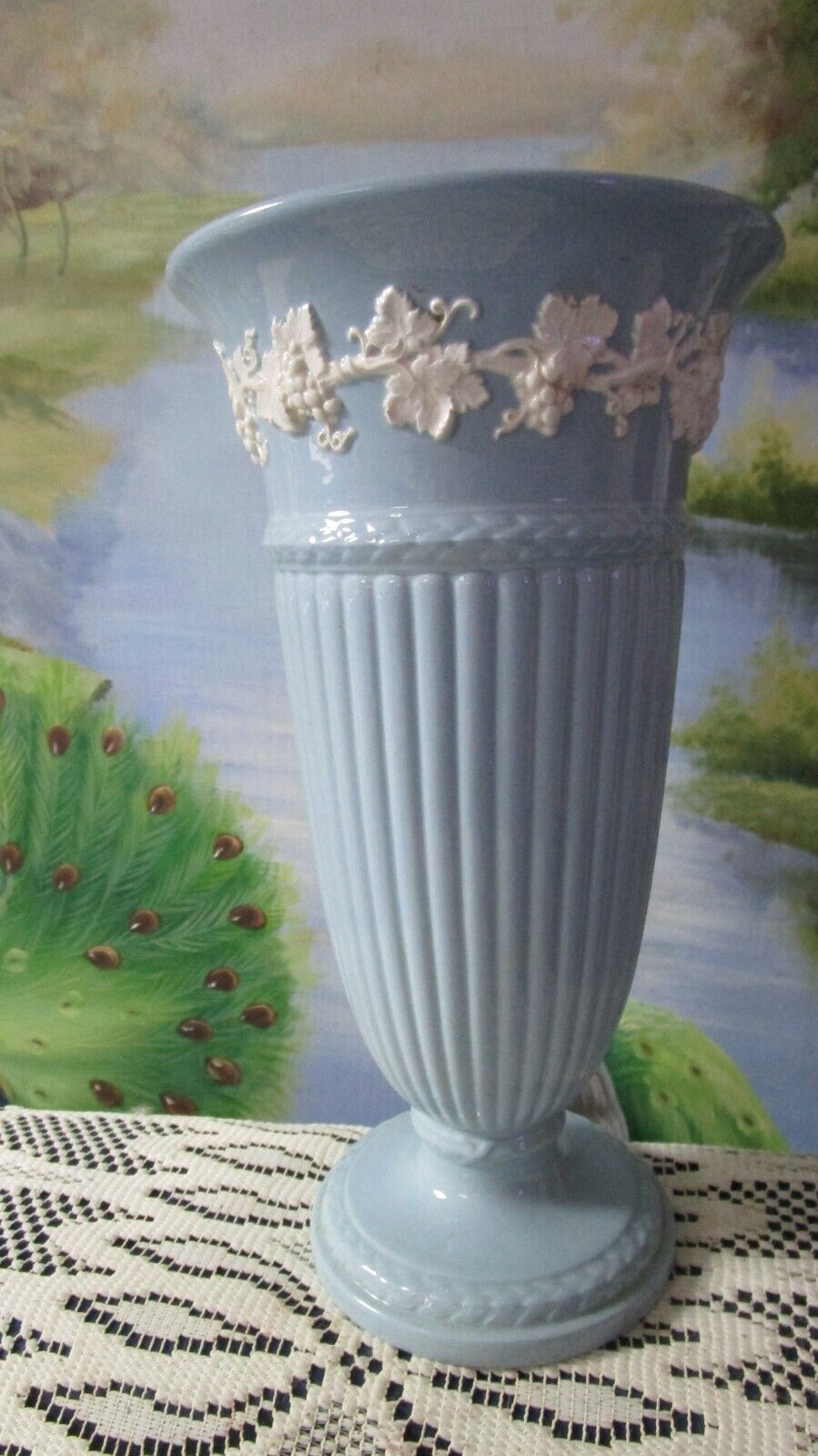 WEDGWOOD CREAME GRAPES LEAVES ON GLOSSY BLUE VASE TRINKET DISH PICK 1^^