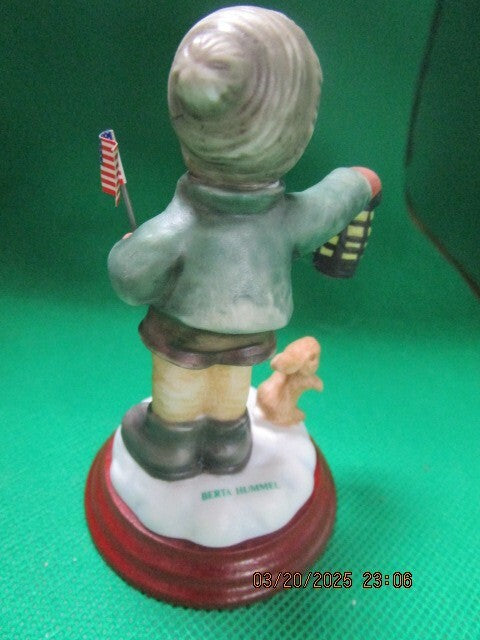 Hummel Let Liberty Shine 3.50" New In Box With Certificates figurine 2004 ^^^