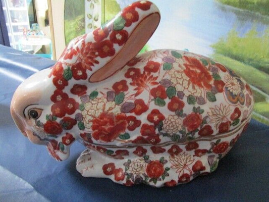 19th Century Porcelain Rabbit Tureen in Famille Rose