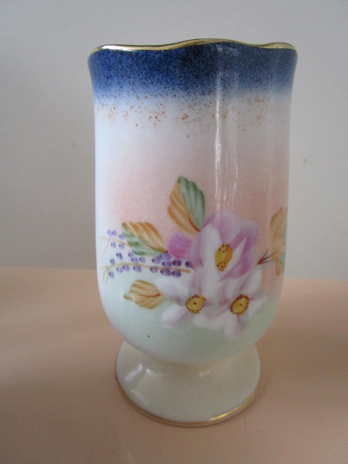 VASE DOGWOOD FLOWERS AND BLUE TOUCHES OF GOLD 5 1/2:"RARE