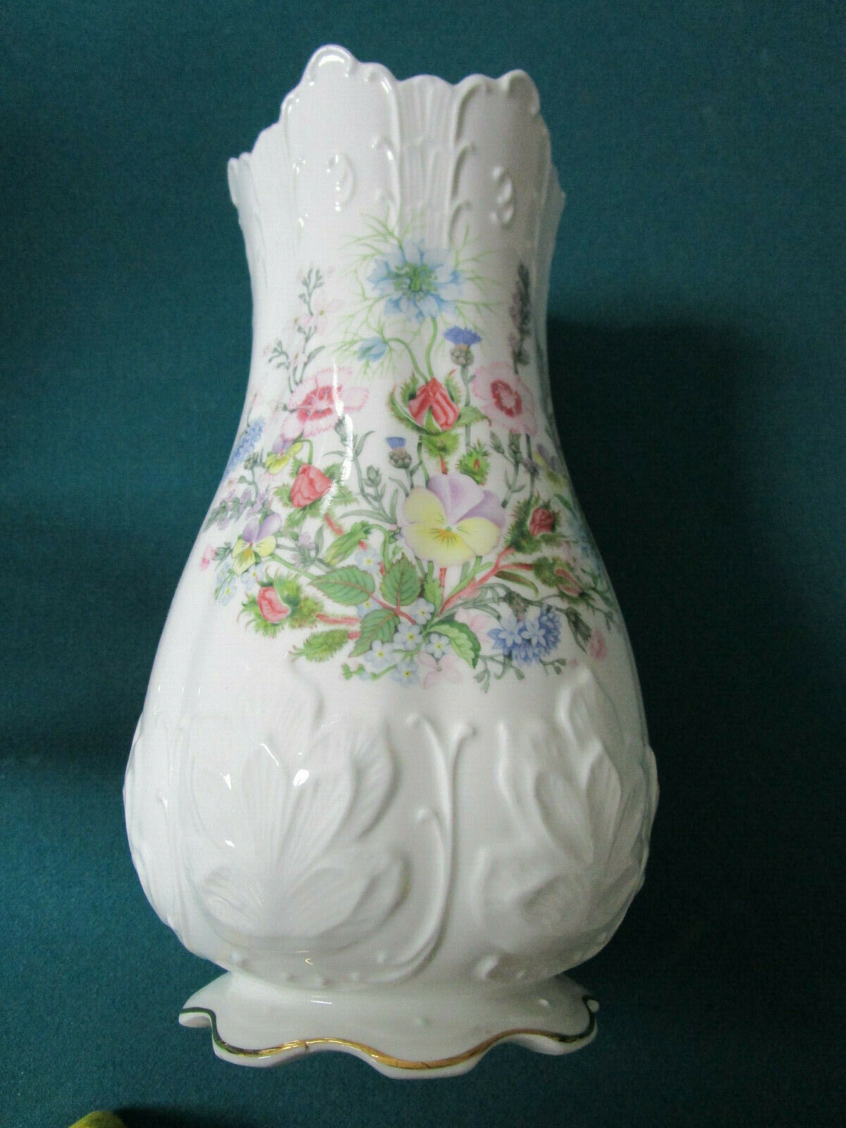 Aynsley England Wild Tudor Pattern Covered Urn Vase  In Original Box pick 1