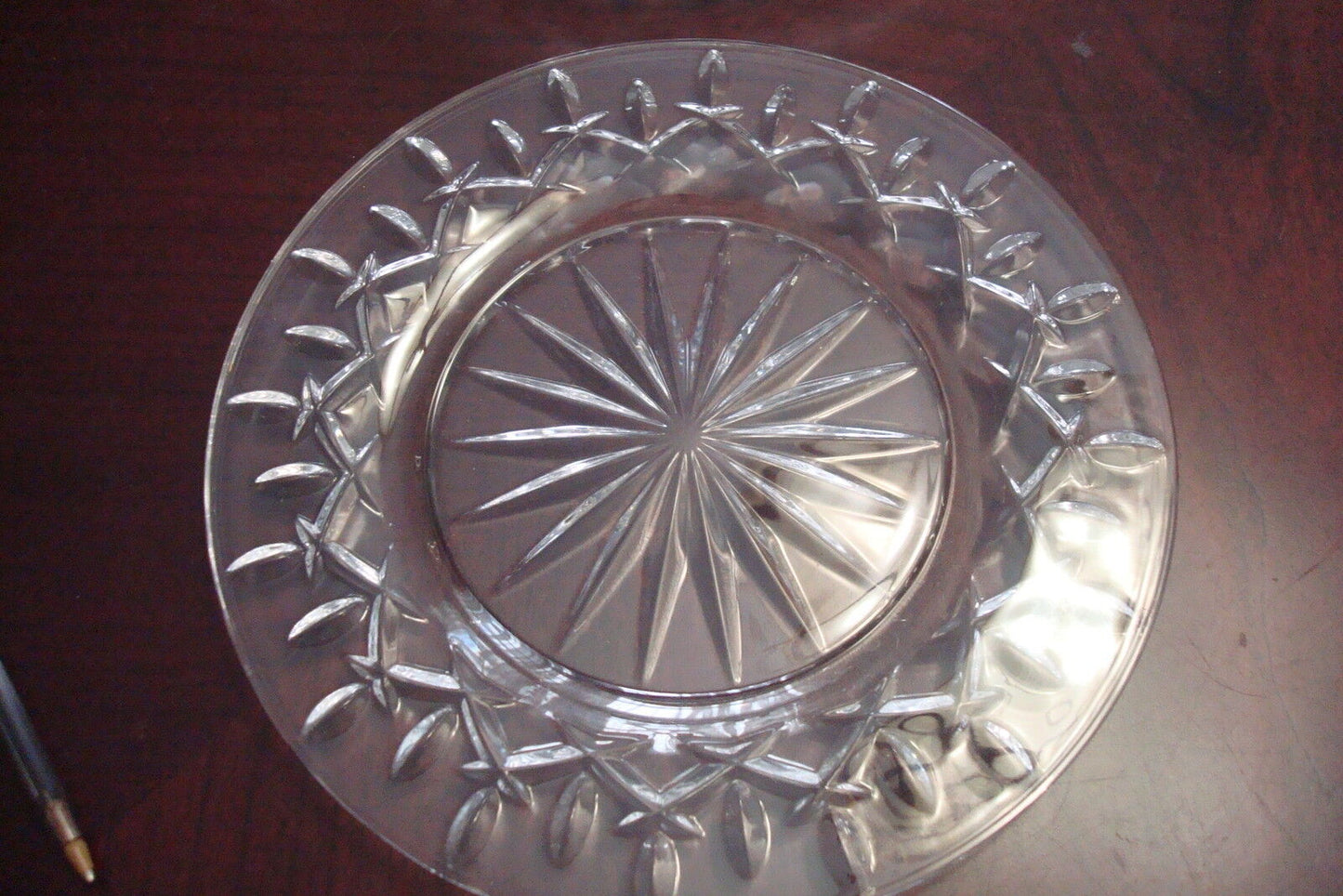 Vintage 4 luncheon plates pressed glass, rays center, 8 1 2/" diam[*office]