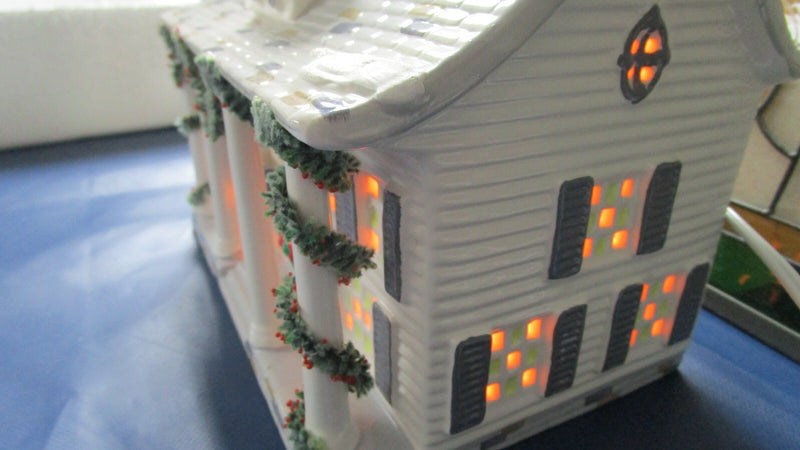 SNOW VILLAGE DICKENS CUMBERLAND LIGHTED HOUSE SHOWROOM MODEL 8 X 9 1/2"