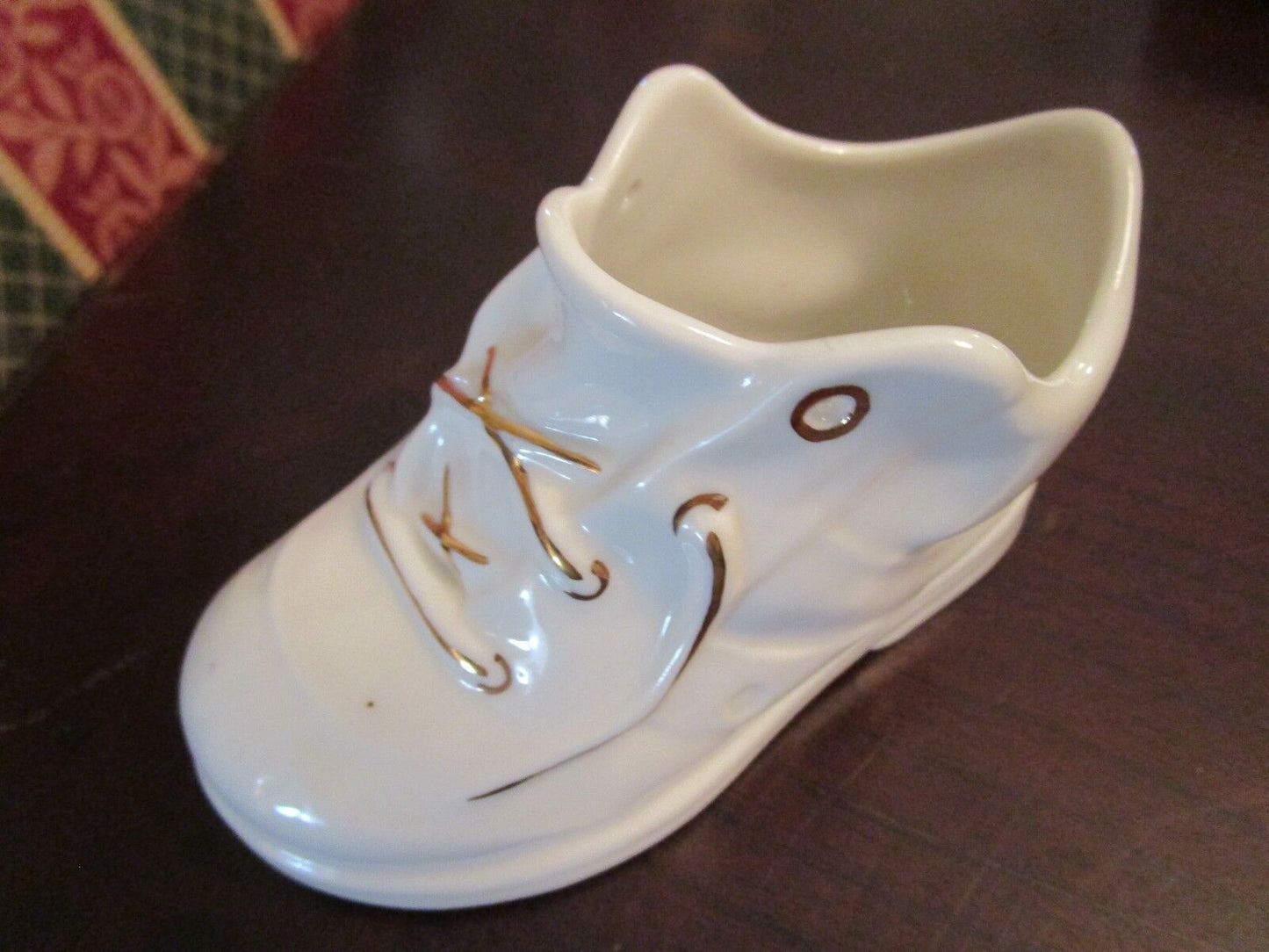 ANITA HUNGARY WHITE BABY SHOE VASE PIN DISH CERAMIC FIGURINE 2 1/2 X 4 1/2" [*ZS