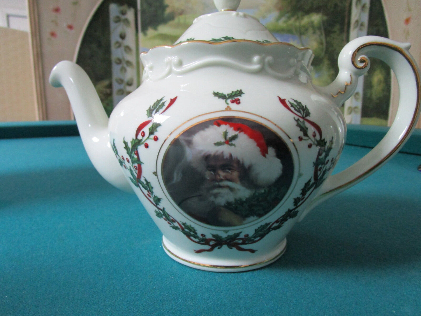 THE ST NICHOLAS PORCELAIN TEA POT BY DANBURY MINT 7 1/2 X 9" original