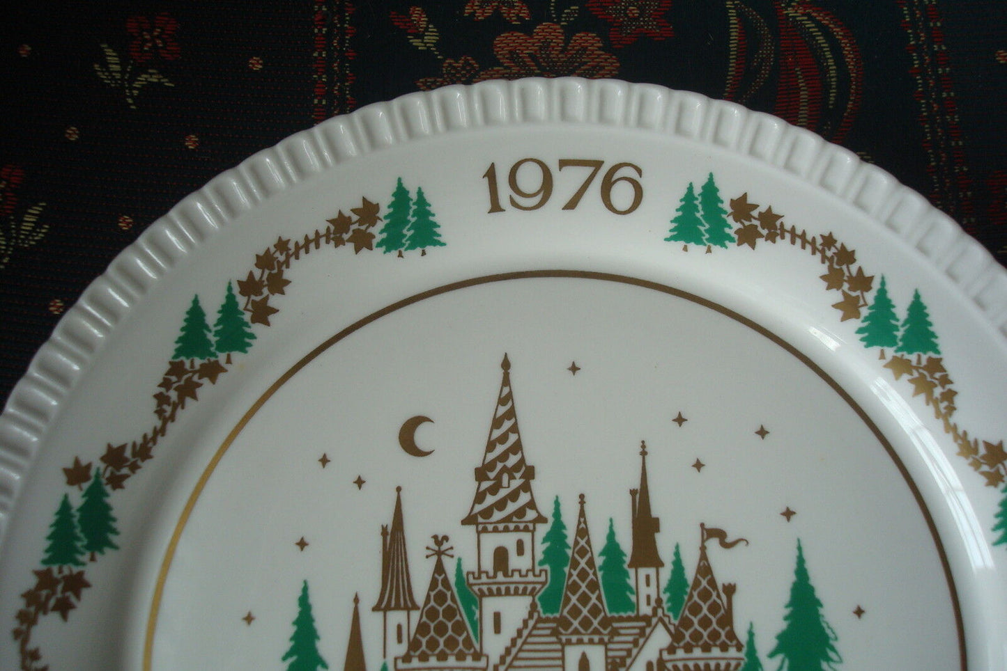 1976 Christmas Plate Spode England NIB, 7th issue, with certs, 8" diam[am8]