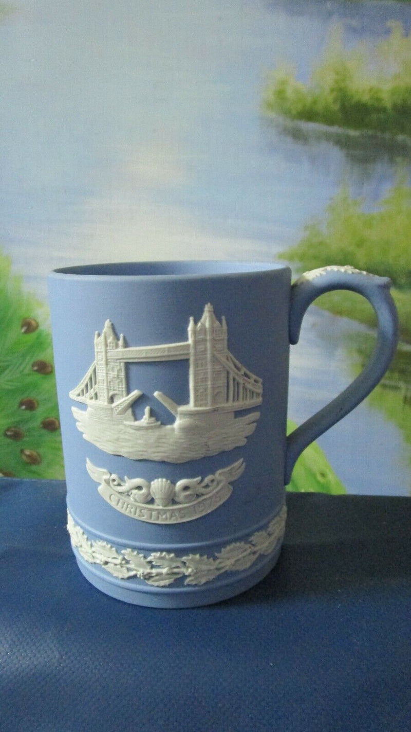 "Wedgwood" Christmas 1975 Tower Bridge Beer Coffee Mug Original  4 1/4"