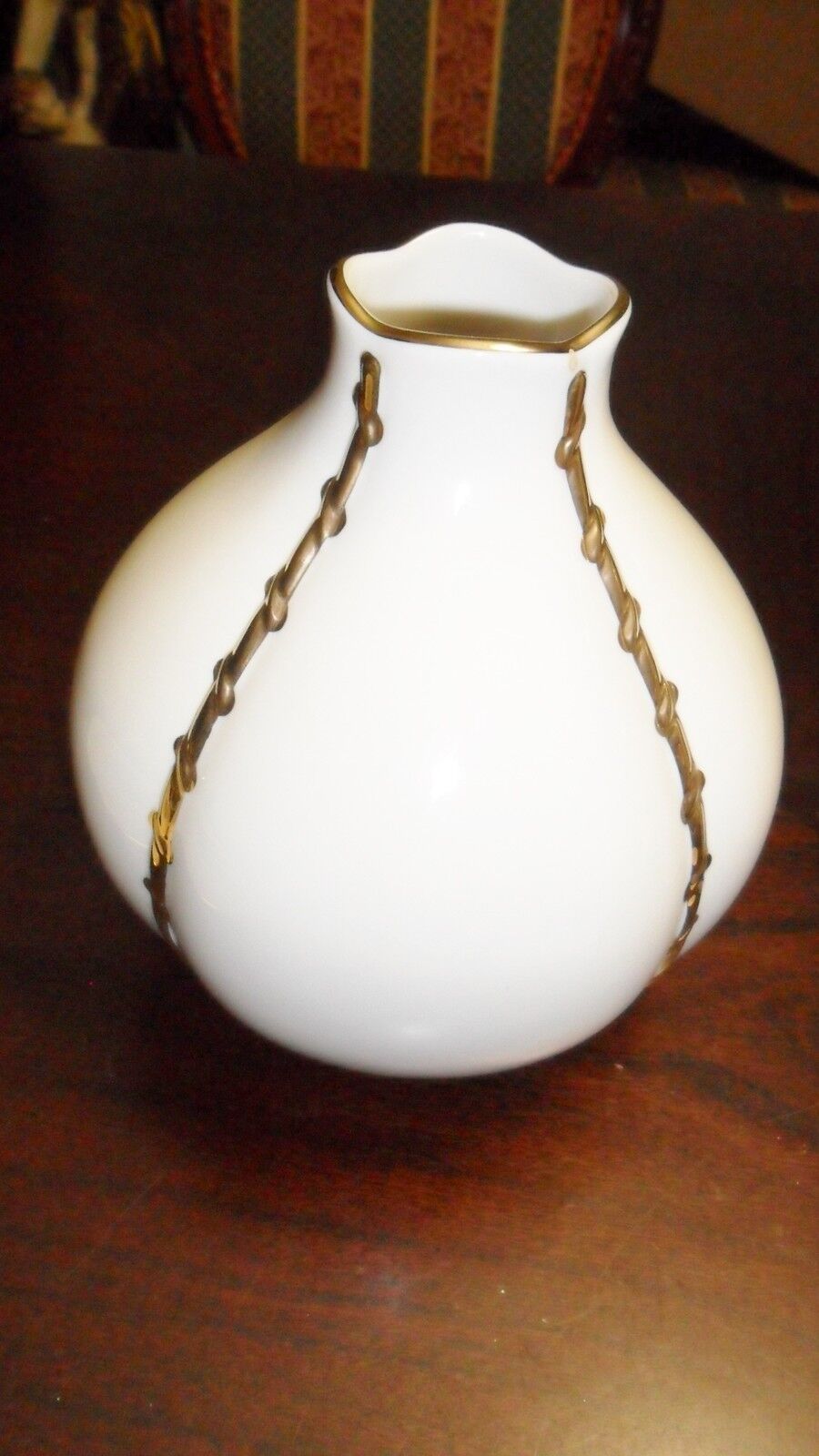 Lenox bud VASE Hand Painted 24 Karat Gold Trim  7" ^^