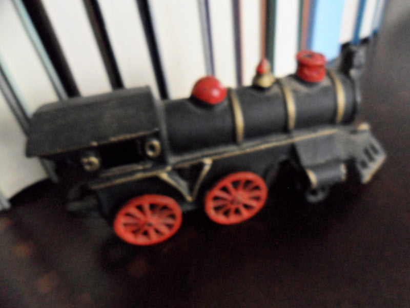 Locomotive Cast Iron? locomotive 3" tall x 7" long red wheels[*small]