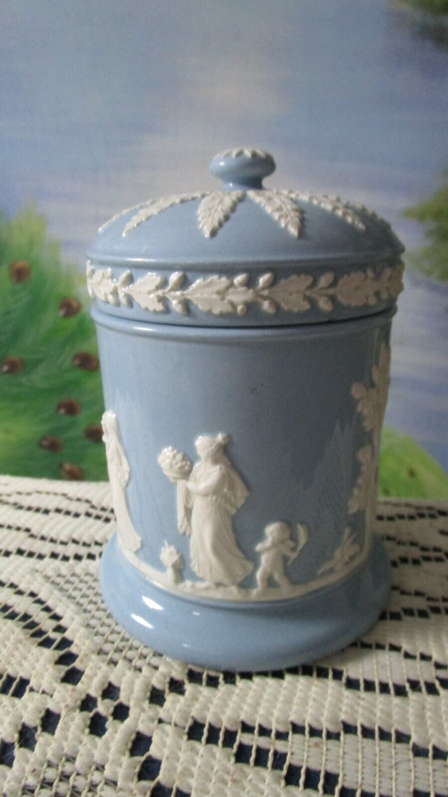 WEDGWOOD CREAME GRAPES LEAVES ON GLOSSY BLUE VASE TRINKET DISH PICK 1^^