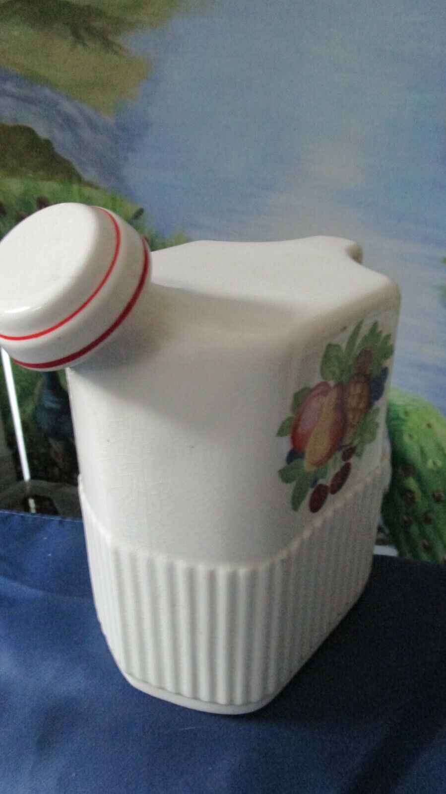 UNIVERSAL CAMBRIDGE POTTERY WATER CONTAINER WITH STOPPER 9 x 7IN