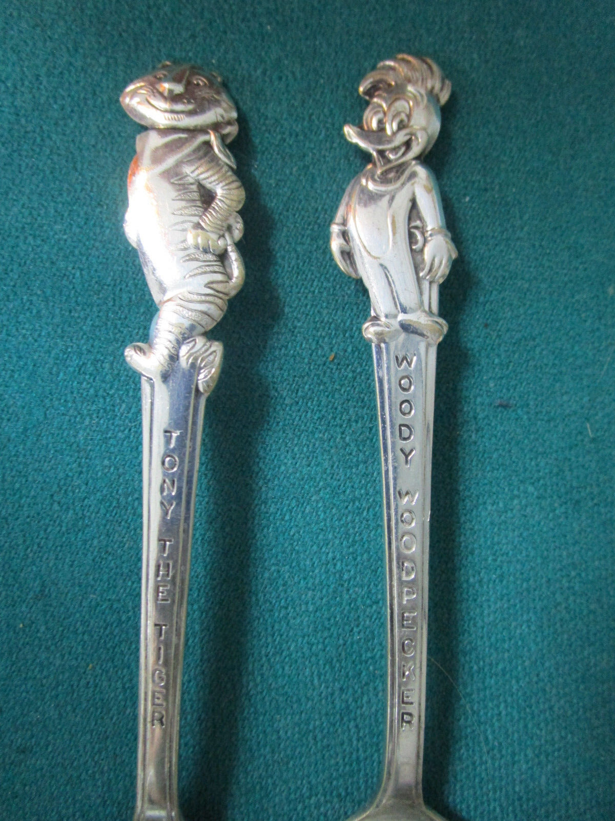 28 COLLECTOR SPOONS EUROPEAN AND AMERICAN COLLECTIBLE AND SOUVENIR