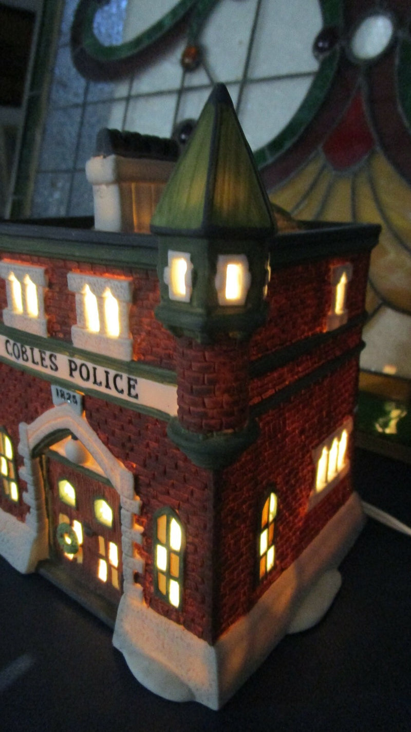 COBLES POLICE STATION DICKENS SNOW VILLLAGE LIGHTED BUILDING SHOWROOM MODEL