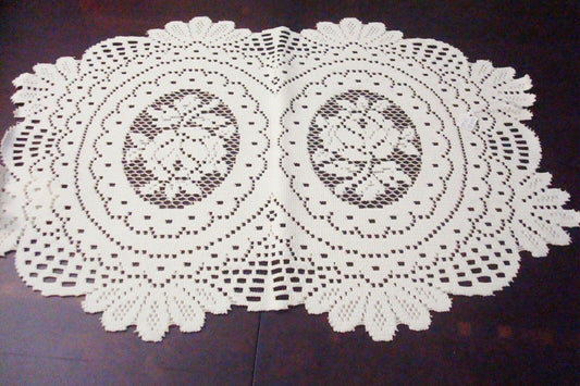 Great Lace Co. placement/doily laced CAMEO CREAM, New, 15 x 20" oval[10G]