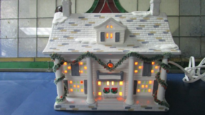 SNOW VILLAGE DICKENS CUMBERLAND LIGHTED HOUSE SHOWROOM MODEL 8 X 9 1/2"