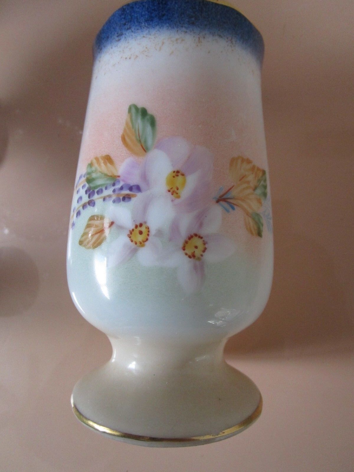 VASE DOGWOOD FLOWERS AND BLUE TOUCHES OF GOLD 5 1/2:"RARE