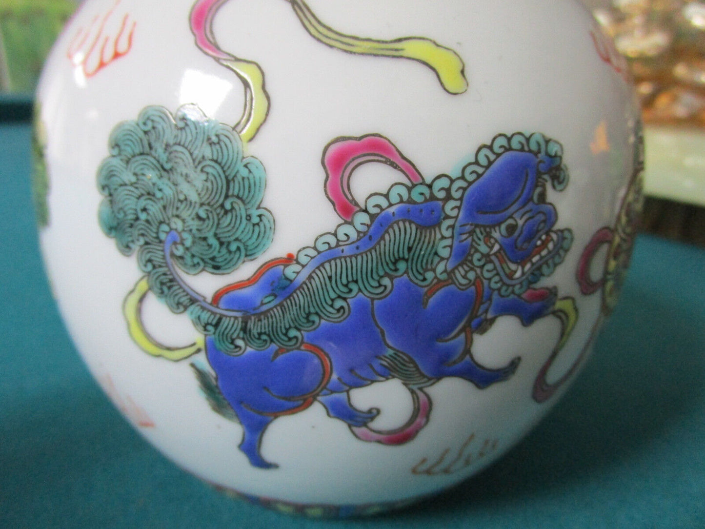 1950S Chinese Foo Dog Guardian Lion Porcelain Enamel Ginger Jar with lid 6 1/2"