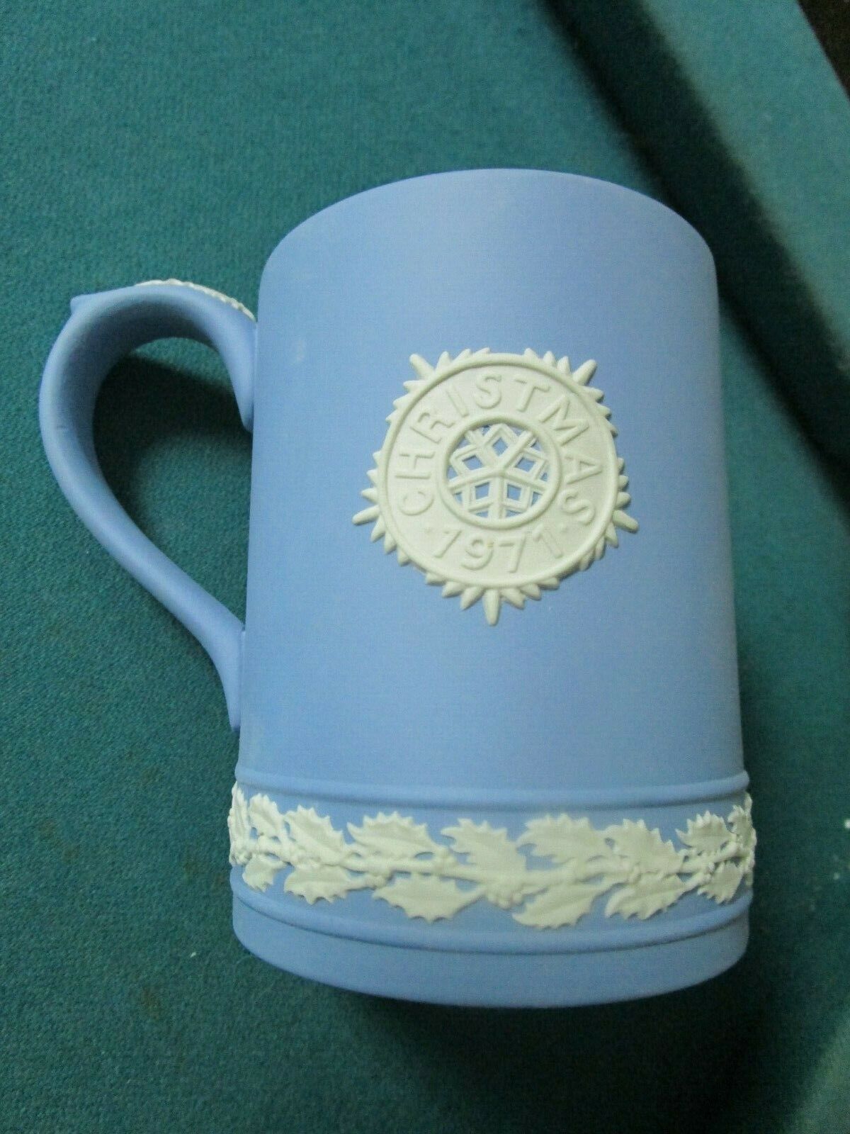 5" PICADILLY CIRCUS ENGLAND WEDGWOOD BLUE JASPERWARE XMAS '71 MUG  ORIGINAL BOX