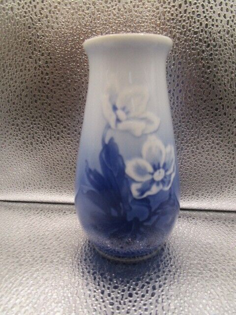 VINTAGE BING AND GRONDAHL B&G DENMARK flowers 5 1/2" VASE [a8]