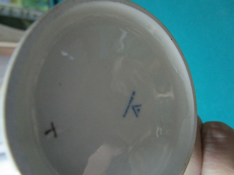 Hummel figurine Tm3: Trumpet Boy Serenade Street Singer, Duet Ashtray Let Sing