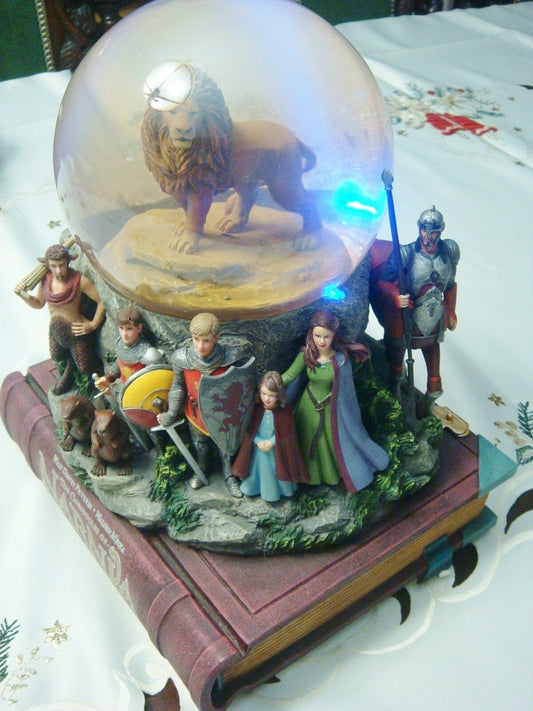 The Chronicles of Narnia Snow Globe Disney, Musical box & lights ON NARNIA BOOK