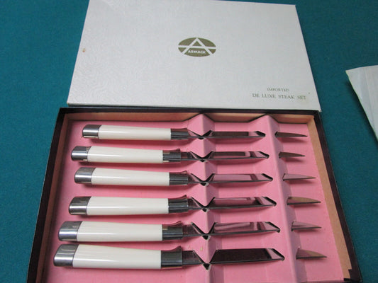 SHEFFIELD STEAK KNIVES NIB BAKELITE HANDLE ARMACK ENGLAND ^^^