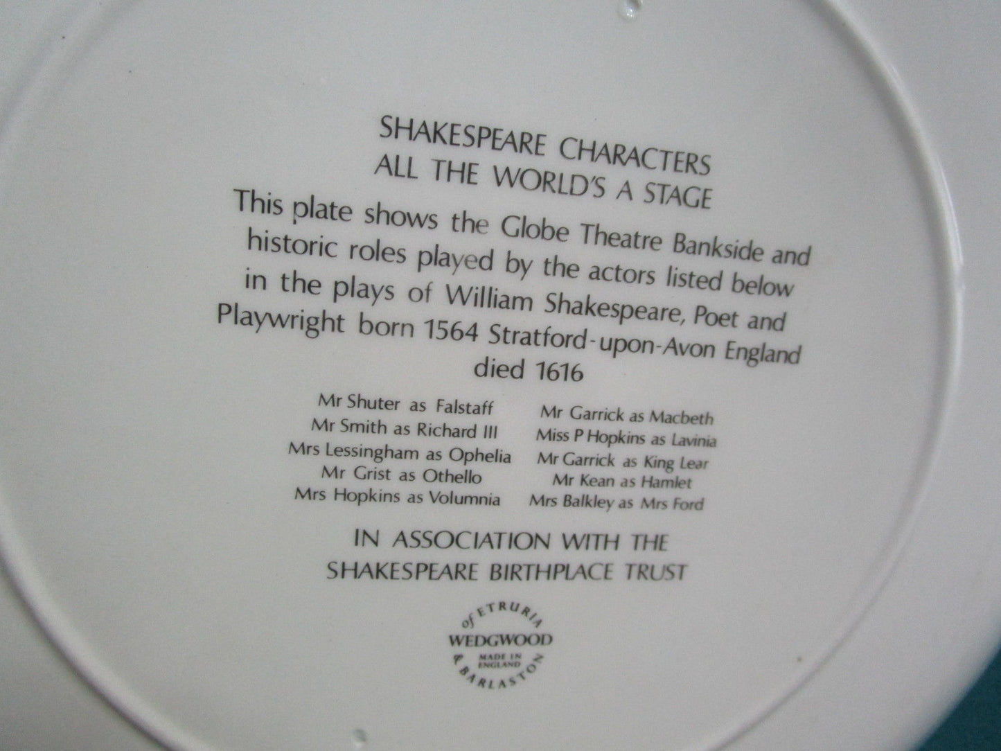 WEDGWOOD COLLECTOR PLATE SHAKESPEARE CHARACTERS AT THE WORLD STAGE [*a1]