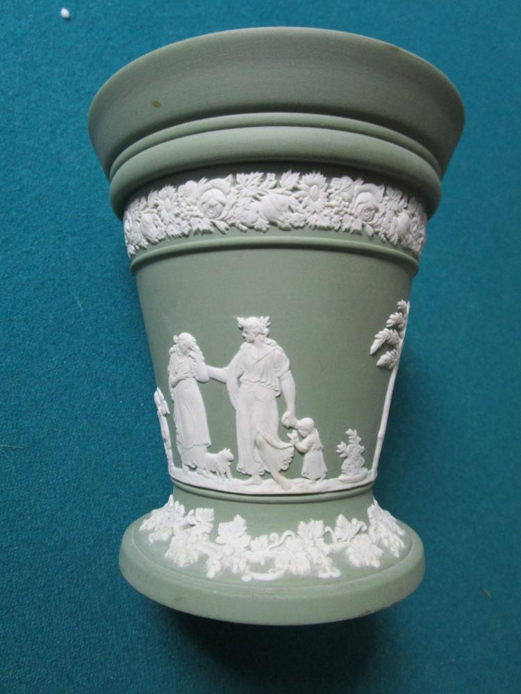 Wedgwood England  jasperware green sage vase with garlands, classical [91]