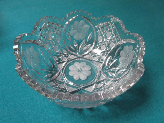 VITAGE PRESSED GLASS BOWL FLOWER DECORATIONS 3" TALL X 8" DIAM [GL-1]