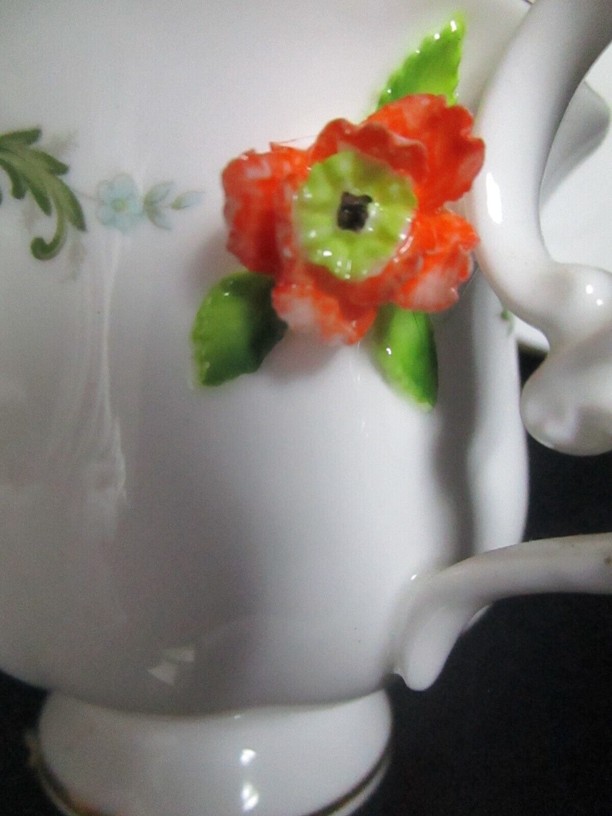 Maruri Masterpiec tea cup and saucer with ceramic rose