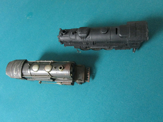 2 LOCOMOTIVES LIONEL 027 AND LIONEL 0 GAUGE MOTOR ENGINES NOT TESTED